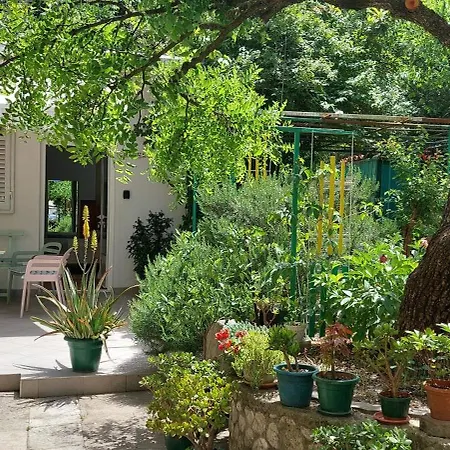 A Charming Oasis In The Center Appartamento Makarska