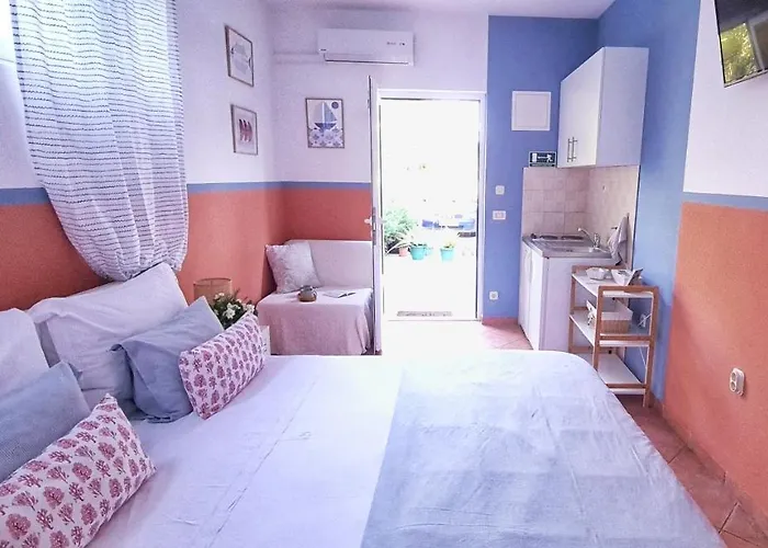 Roza - A Charming Oasis In The Centre Of Makarska