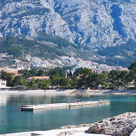 A Charming Oasis In The Center Apartment Makarska
